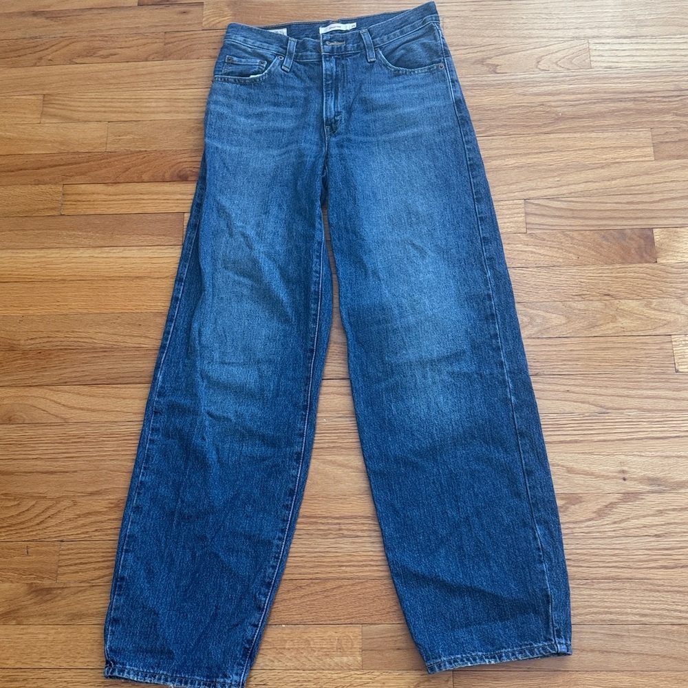 Levi’s baggy‎ dad jeans in medium wash 25/32